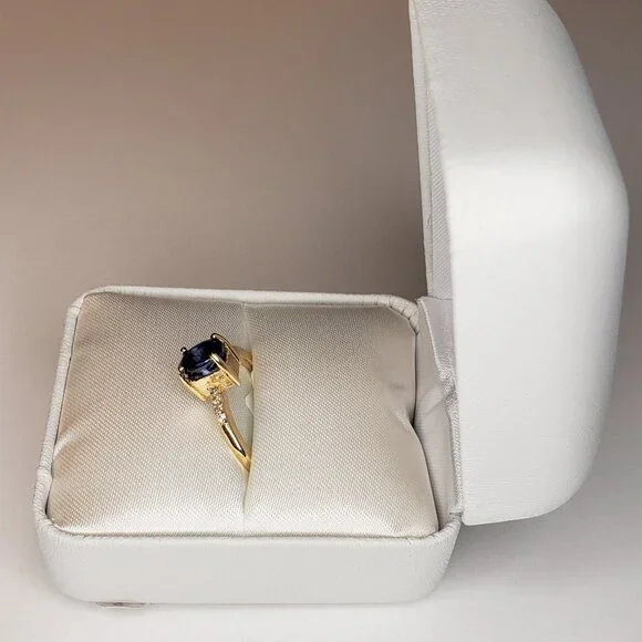 Yellow Gold & Natural Sapphire Ring - 10KT - Picture 4 of 11